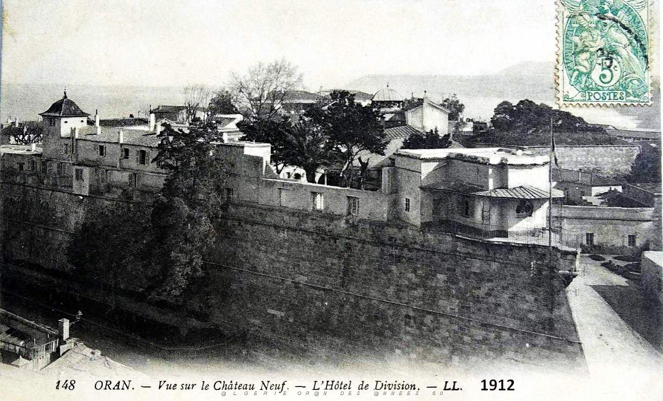 Oran - Chateau-Neuf - Hotel de la Division - 1912.jpg